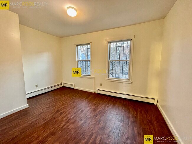 Photo - 1576 Tremont St