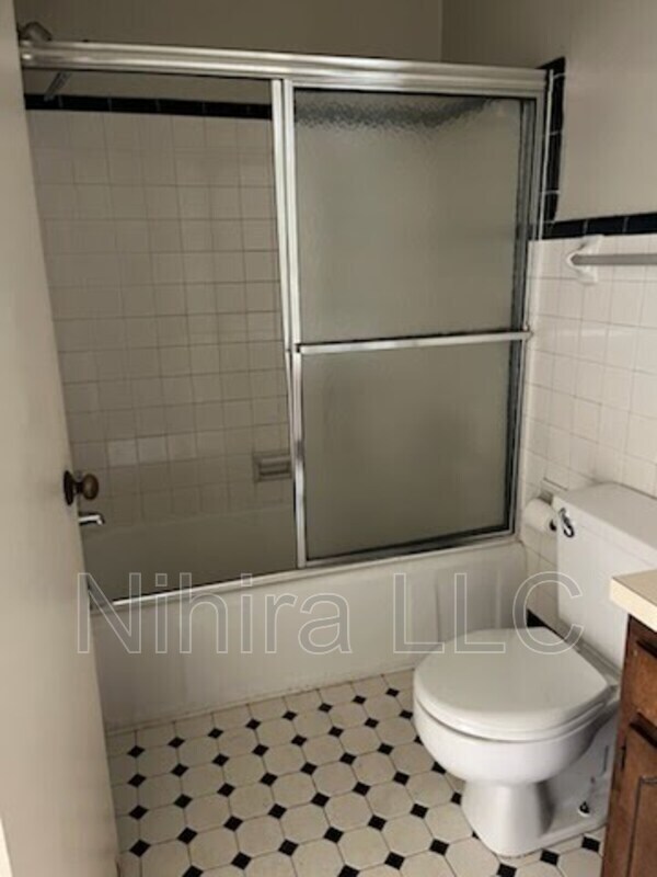 Photo - 310 W Broad St Unit B