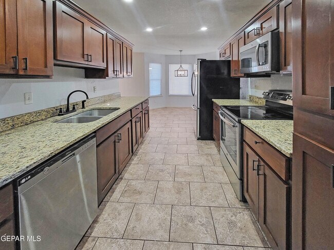 Photo - 1001 Shawnee Ln