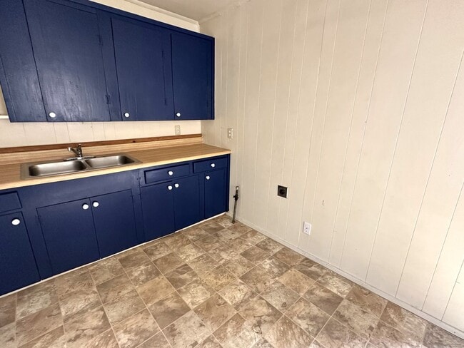 Photo - 160 Hebert St