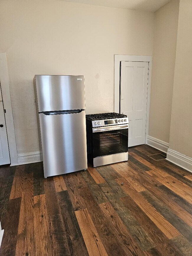 Photo - 120 W 5th Ave Unit 2