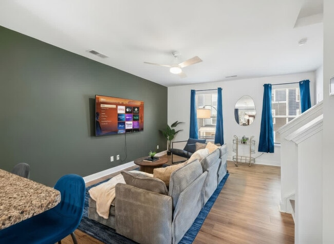 Building Photo - 1131 Fairway Green Ln Unit ID1367339P