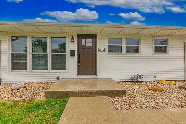 Photo - 2054 Conlin Ave