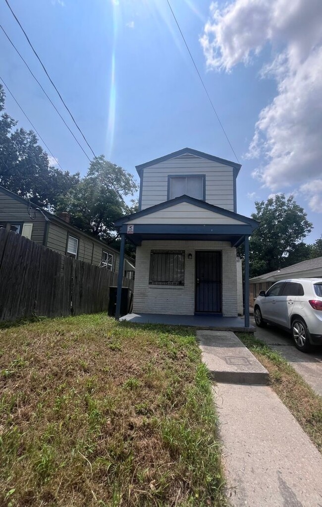 Building Photo - 2115 Bennett Ave
