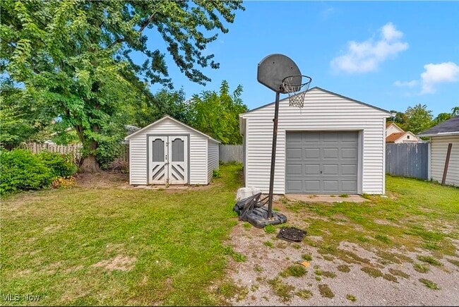 Photo - 504 W 21st St