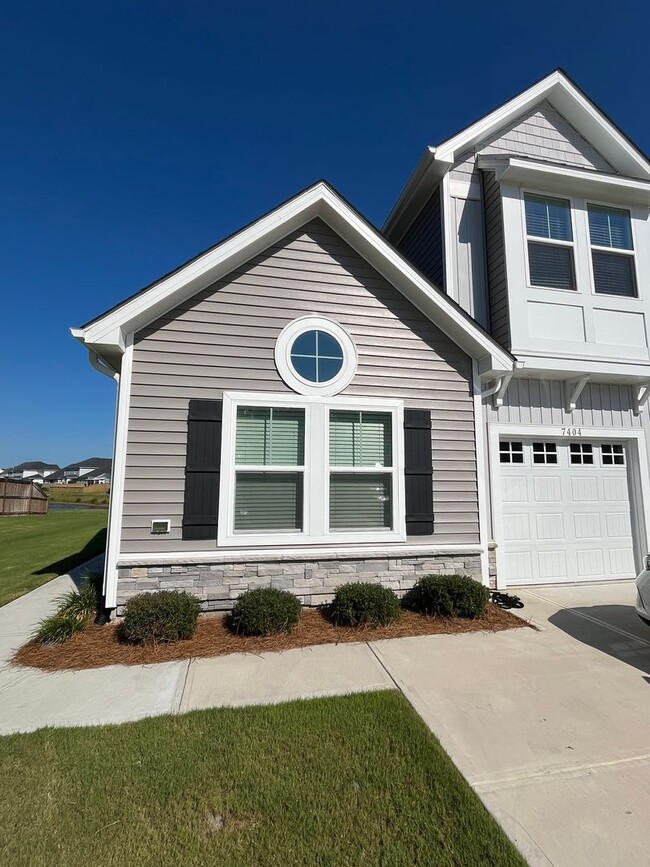 Building Photo - 7404 Springwater Dr Unit S7404