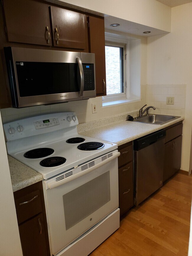 Photo - 2402 Silkwood Dr