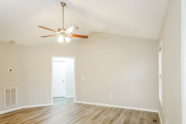 Photo - 820 Turning Point Ln