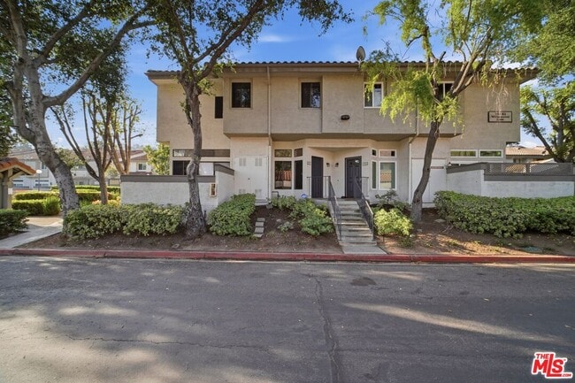 Photo - 77 Willowcrest Ln