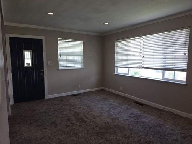 Mishawaka Southside Single family home with Garage