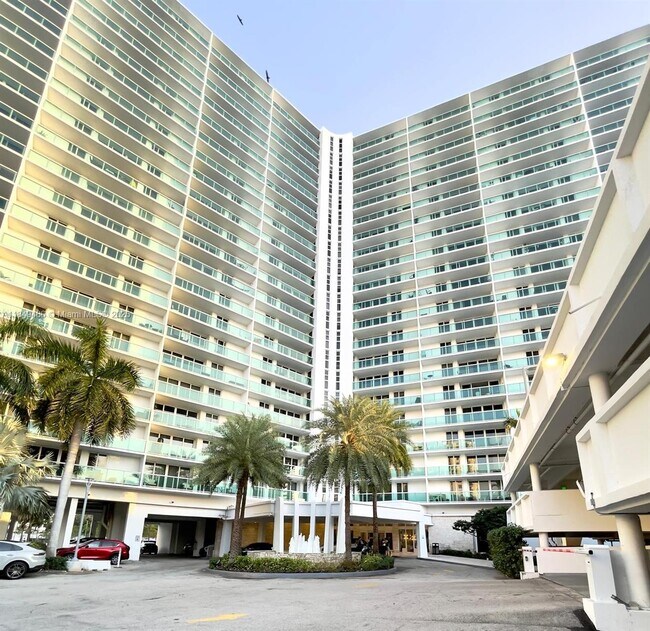Building Photo - 100 Bayview Dr Unit 412 Rental