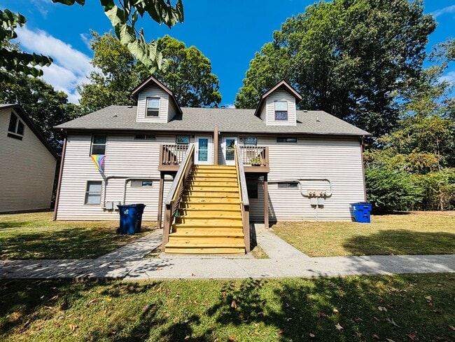 653 Village Ln