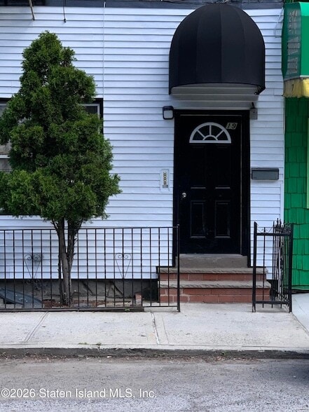 Building Photo - 19 Brook St Unit 3