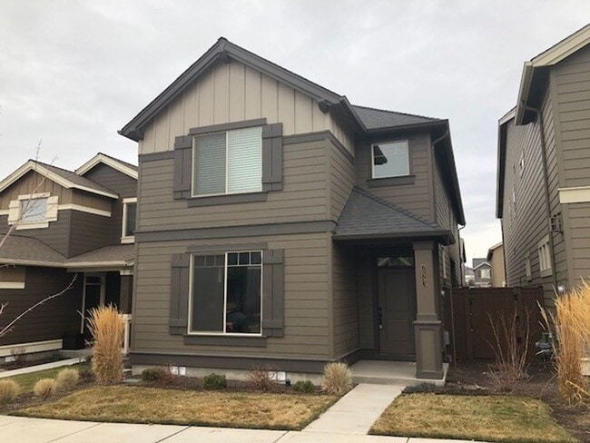 Building Photo - 20793 NE Sierra Dr