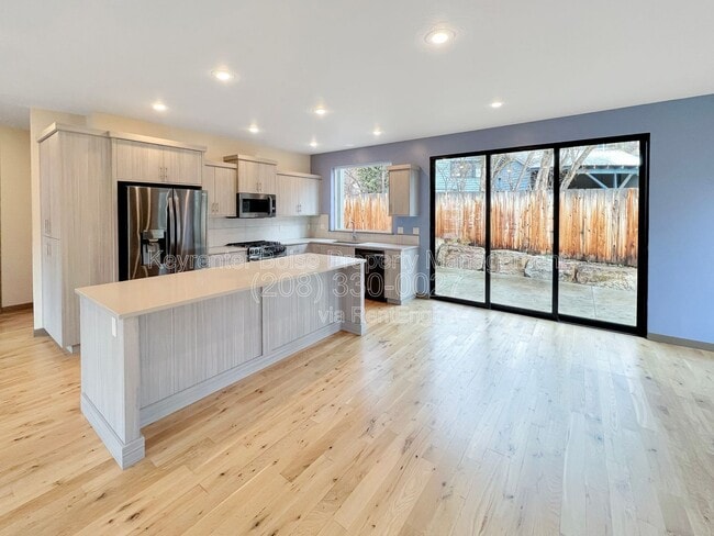 Photo - 2640 W Neff St