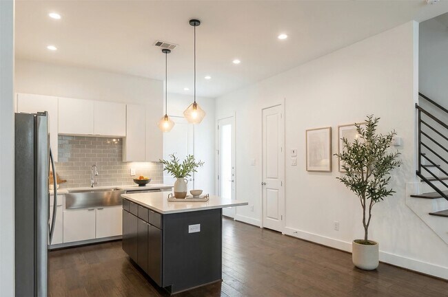 Photo - 5841 Dolores St