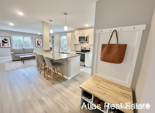 Building Photo - 6741 Dublin Loop W Unit A