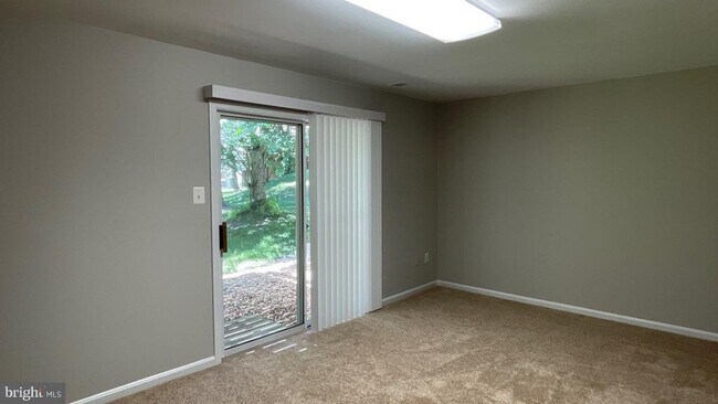 Photo - 10364 College Square