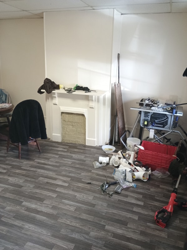 Photo - 154 E 7th St