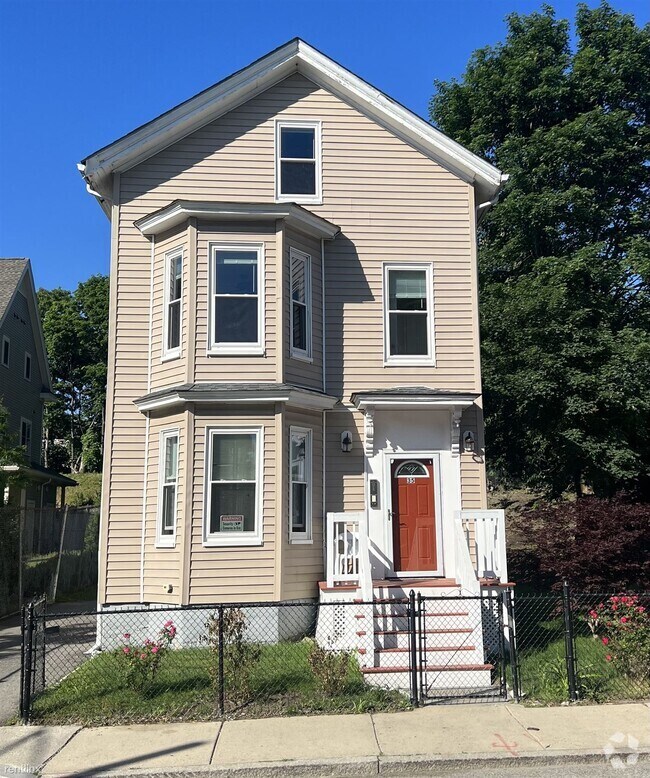 Building Photo - 2 br, 2 bath Triplex - 35 Edgewood Street ... Rental