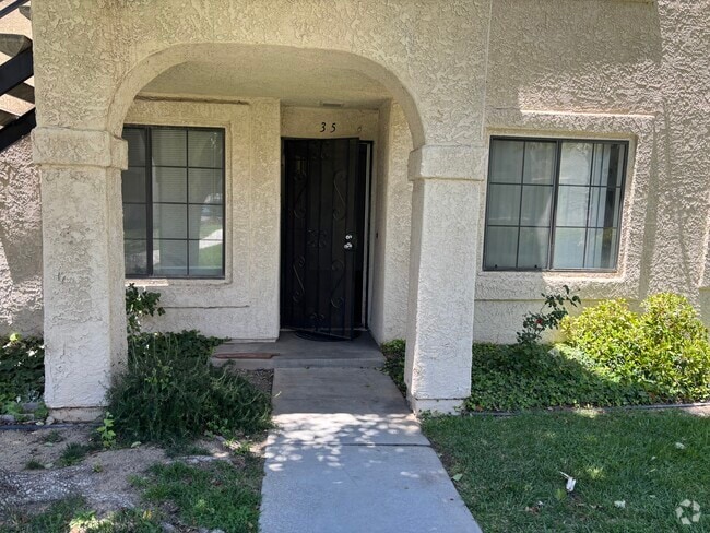 Building Photo - 2554 Olive Dr Unit 34 Rental