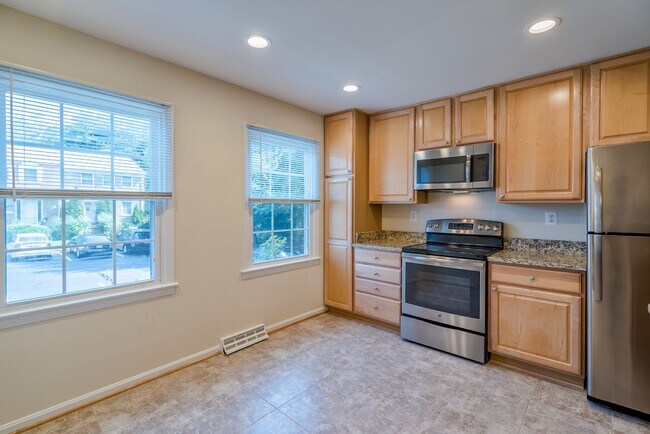 Photo - Location is Everything With This 3 Bed 3.5 Bath Townhouse in Hampton Court Community