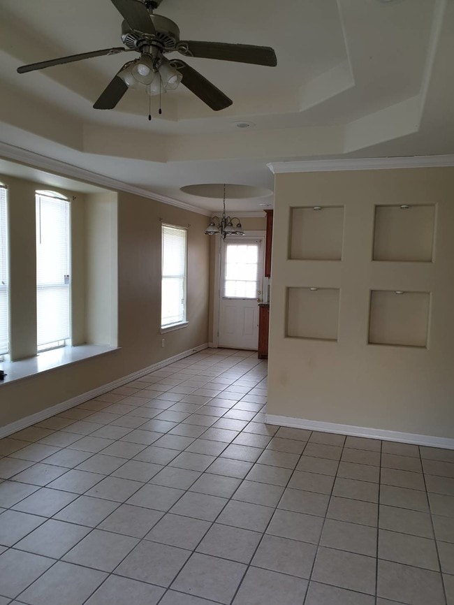 Building Photo - 1906 Horsetail Fls Unit B Rental