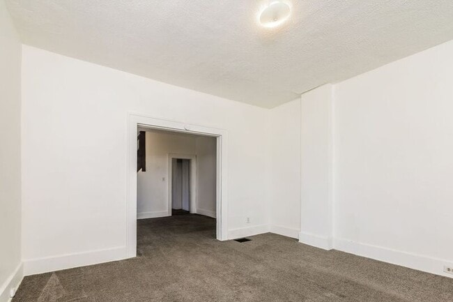 Photo - 215-217 Warren Dr.