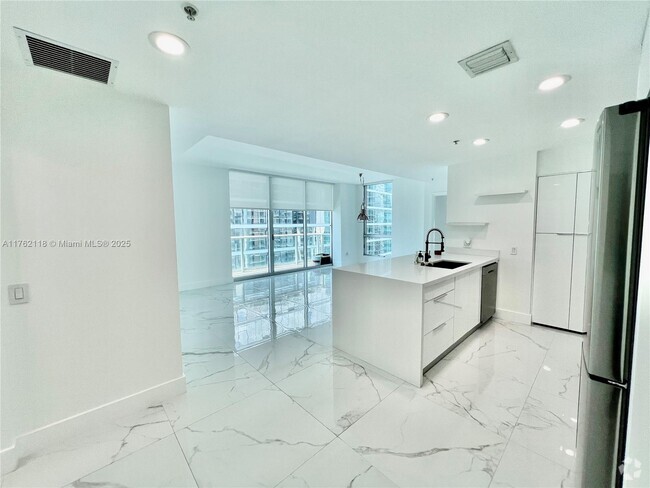 Building Photo - 300 S Biscayne Blvd Unit 3502 Rental