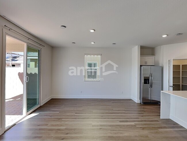 Photo - 5863 Vaes Dothrak St