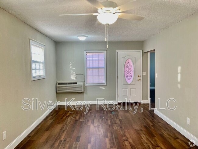 Building Photo - 823 Englewood Rd Rental