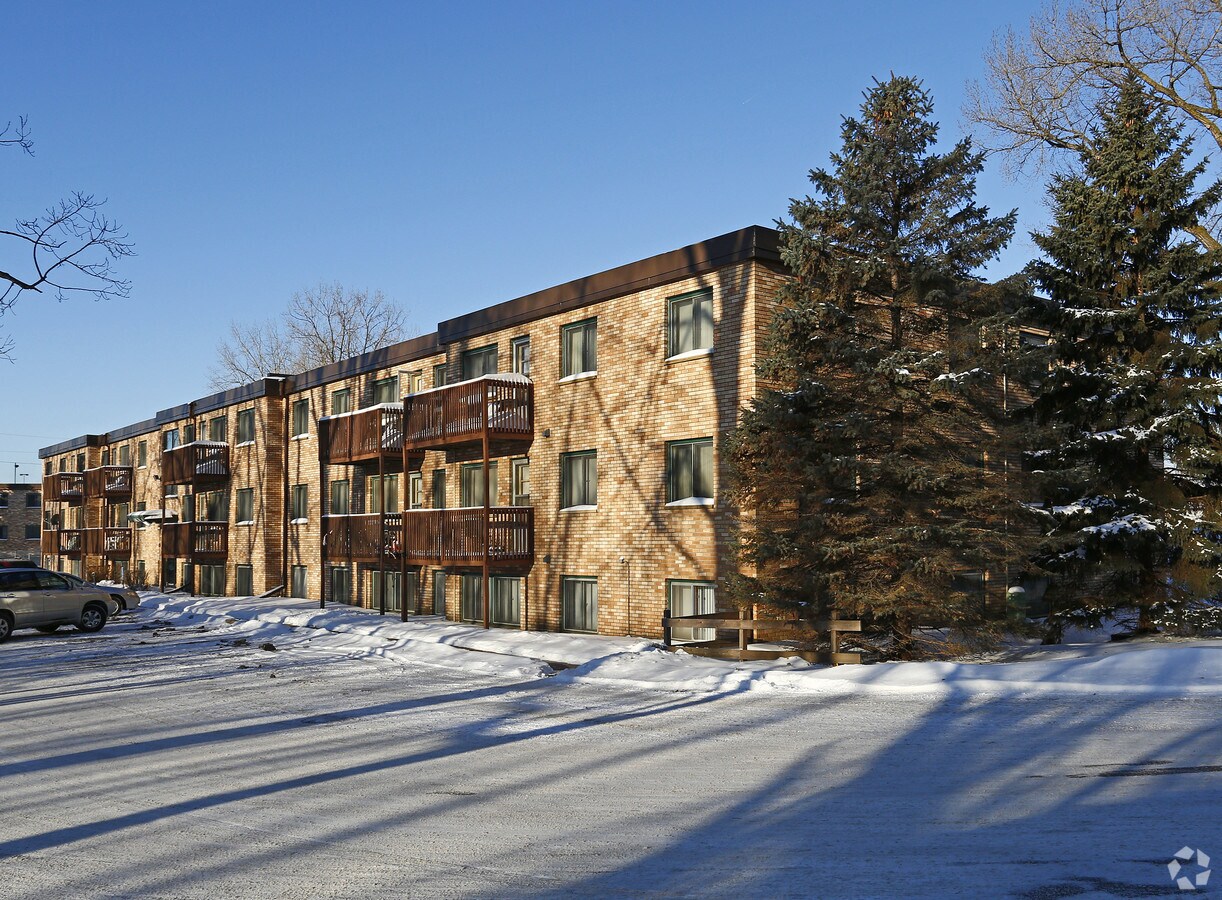 Macalaster Manor - Macalaster Manor Apartments