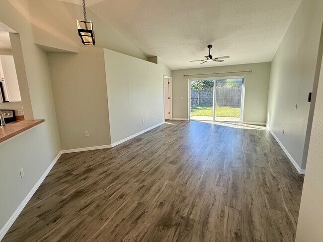 Photo - 3/2 Spacious Saint Cloud Home with fenced ...