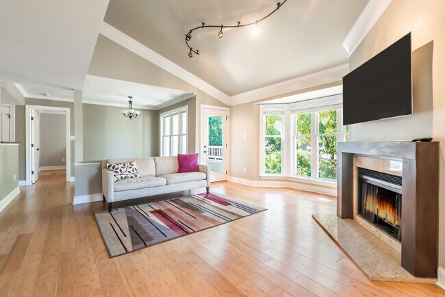 Photo - Gorgeous 2-Bedroom Condo Near Fletcher Par...