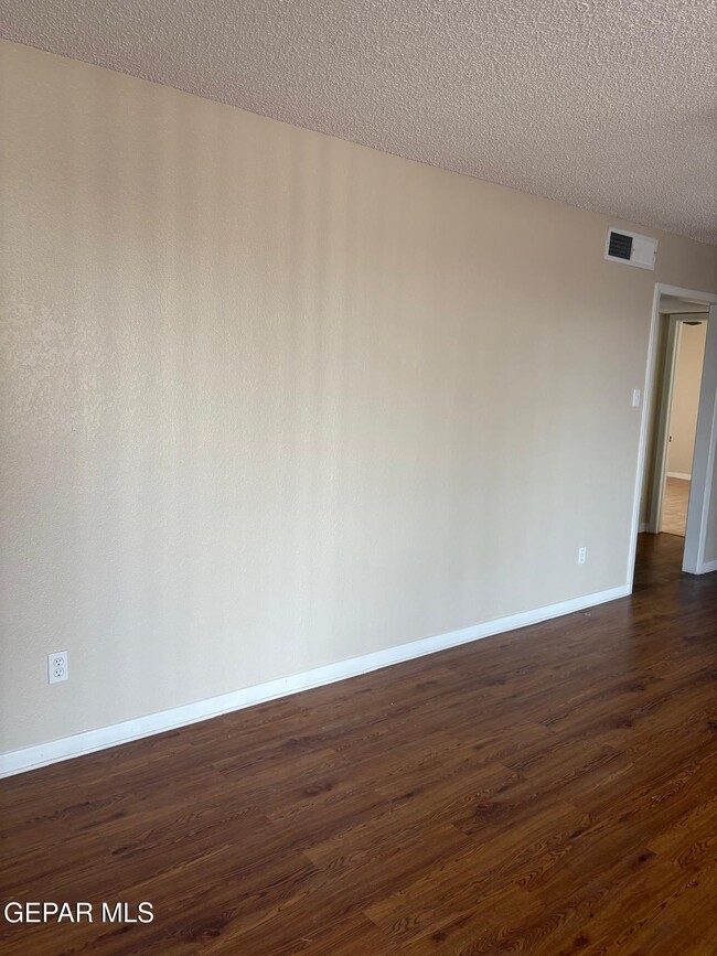 Photo - 7127 Orizaba Ave