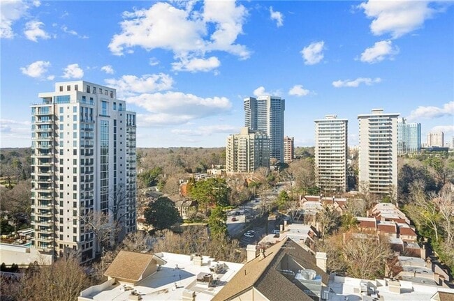 Building Photo - 2479 Peachtree Rd NE Unit 1512