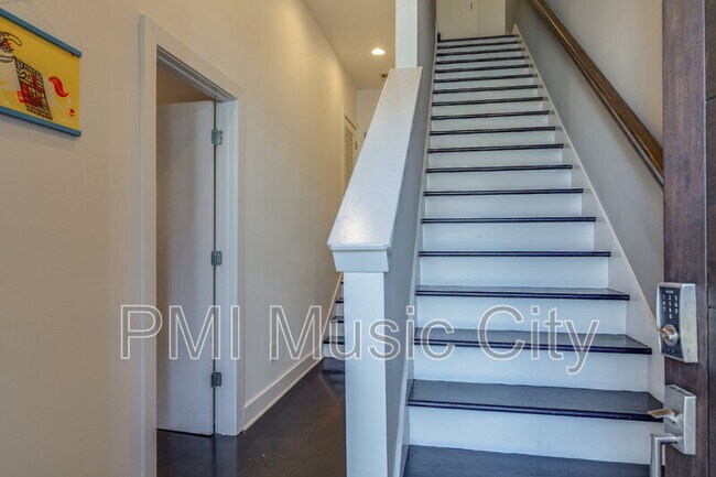 Photo - 1027 Wedgewood Ave