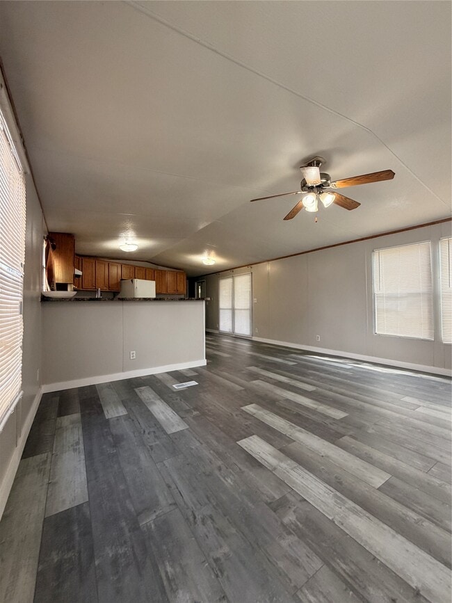 Photo - 14331 Greenville St