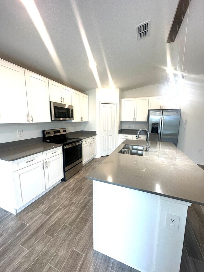 Photo - Brand New 4 bed inCypress Park - Haines City