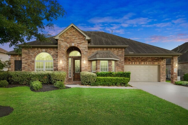 Building Photo - Stunning 4-bed, 4-bath Home in Auburn Lakes community!