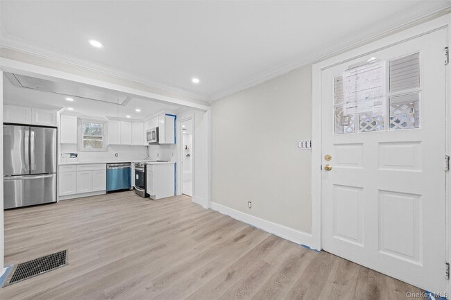 Photo - 3538 James St Unidad B - Cottage