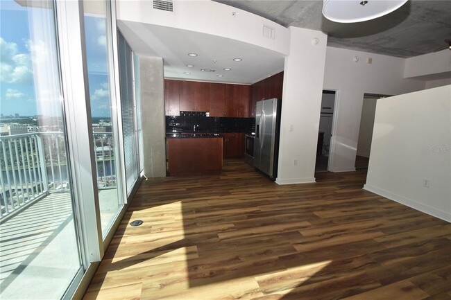 Building Photo - 777 N Ashley Dr Unit 1806