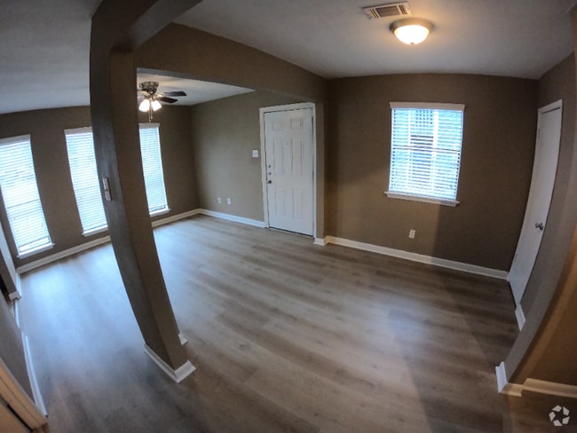 Building Photo - 404 Manuel Dr Rental