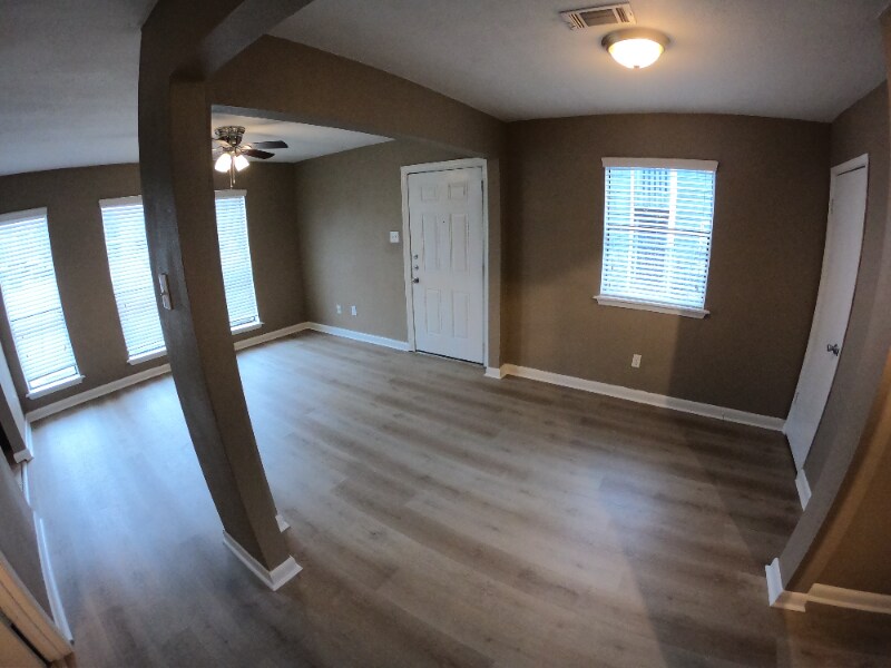 Photo - 404 Manuel Dr