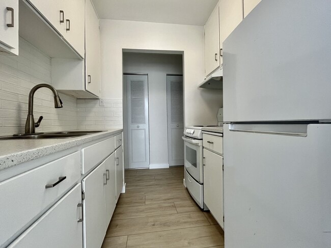 Photo - 306 Balsam St