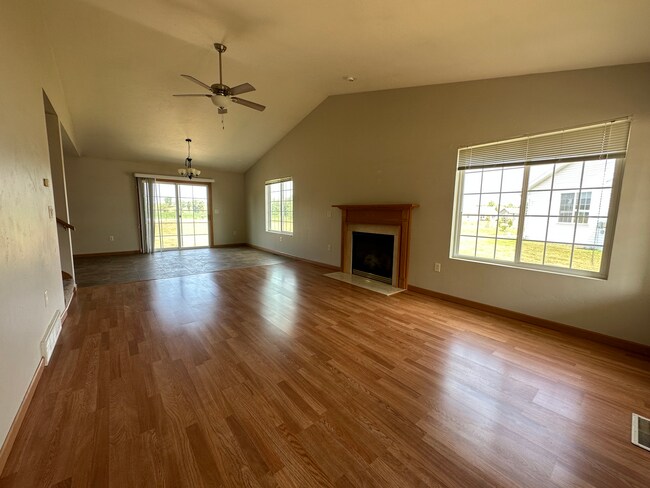 Photo - 2012 Autumn Ln Townhome