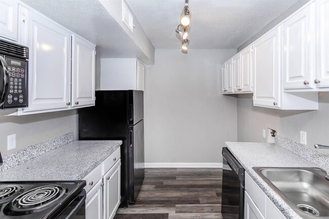 Photo - 18001 Cypress Trace Rd Unidad 305