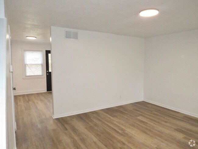 Building Photo - Charming 3-bedroom, 1-bathroom Townhouse i...