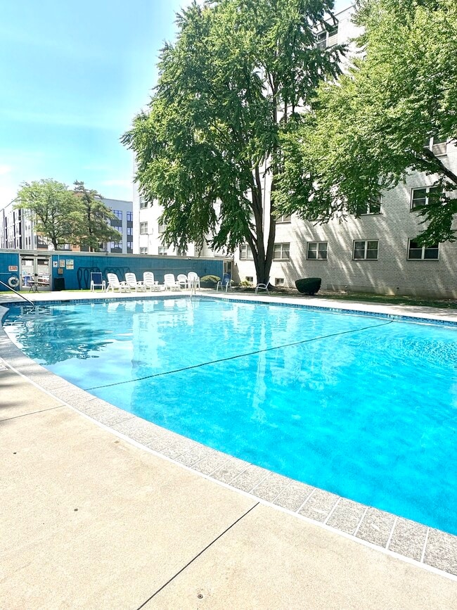Building Photo - 893 Farmington Ave Unit 2A Rental