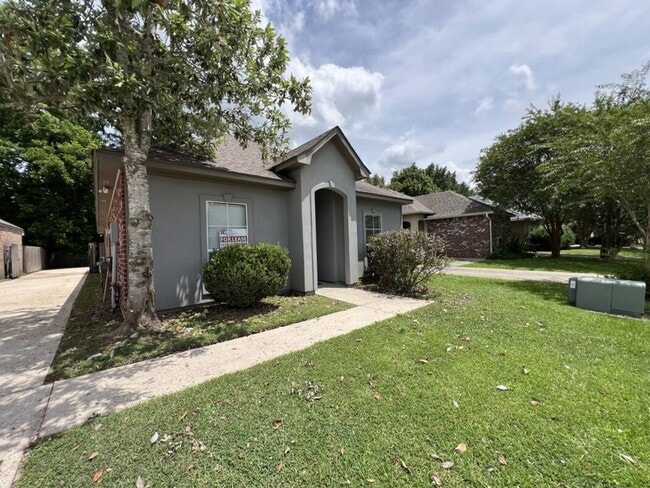 Building Photo - Beautiful 3BR Home in Sought-After Beau Pré off River Rd – Open Floor Plan & Fenced Yard!